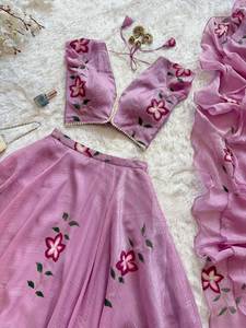 Vente en gros de Lehenga Choli de mariée, très confortable et magnifique, peint à la main, semi-cousu, en soie Georgette, broderie de couleur vive, pour les fêtes - Product Image 6