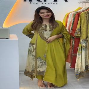 Conjunto de Kurti, Pantalón y Dupatta VASTRA COTTAGE para Mujer, Estilo Francés Pesado, Estampado Digital, Trabajo a Mano, Manga Larga, Traje Étnico Cosido - Product Image 4