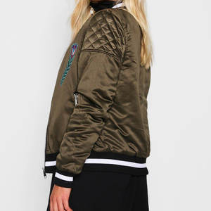 Veste d'hiver pour femme en satin respirant, taille européenne personnalisée, matelassée, streetwear, coupe-vent, bomber, broderie en peau de mouton, manteau en nylon - Product Image 2