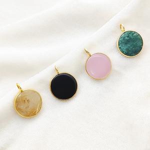 Pendentif Breloque en Onyx Noir Rond Lisse, Sertissage en Argent Sterling Plaqué Or, Fournisseur Indien en Gros - Product Image 3