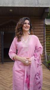 Juego de Kurti de algodón de 3 piezas de trabajo bordado para mujer, Ropa Étnica para mujer, Kurtas de verano con pantalón Kurta y Dupatta en India - Product Image 4