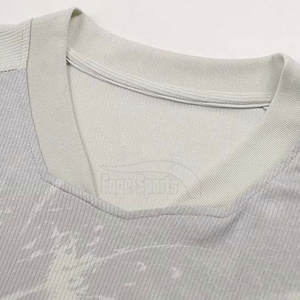 Service OEM - Maillot de football pour hommes - Respirant - Manches courtes - 100% polyester - Couleurs et logo personnalisables - Prix bas pour adultes - Product Image 3