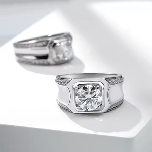 Anillo de Bodas de compromiso de corte redondo de moissanita chapado en oro de 10 quilates para hombre clásico con estilo de lujo y brillo - Product Image 5