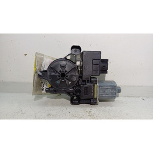 Moteur électrique de lève-vitre arrière droit Bifuel/Métano 1498cc VOLKSWAGEN Golf 7 Variant (12>) 5Q0959407G DHFA (12>17) - Product Image 1