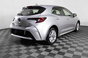 Toyota Corolla Hatchback Hybride AWD Tech Premium, boîte automatique, sièges en cuir, jantes R16 claires/foncées, économique en carburant, à vendre - Product Image 5
