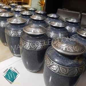 Urna Funeraria de Metal para Cenizas Humanas, Acabado Plateado/Gris Moteado, Banda Grabada con Hojas, 10 Pulgadas, Fabricante Indio - Product Image 4