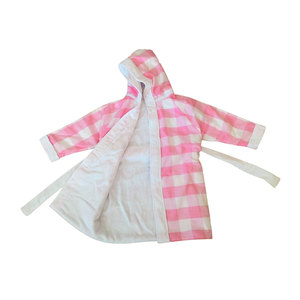 เสื้อคลุมอาบน้ำลายสก๊อตสีชมพูแบบใช้ซ้ำได้ - Product Image 1