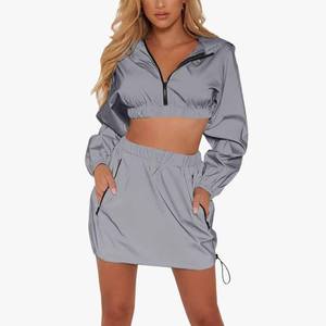 Conjunto de Dos Piezas de Ropa Deportiva para Mujer, Estilo Informal, con Logotipo Personalizado, Top Corto con Capucha, Estilo Motero, Pantalones Jogger, Diseño Sólido - Product Image 1