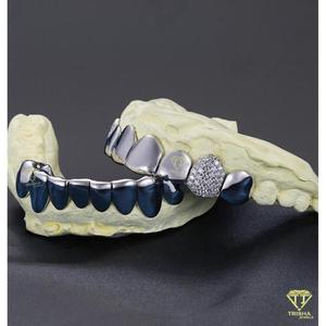 Nid d'abeille personnalisé Grillz S925 argent sterling, glacé avec VVS Moissanite, testeur de diamant approuvé - Product Image 4