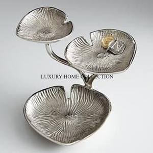 Bols élégants en métal au design moderne et élégant, parfaits pour servir des plats chauds et froids lors de dîners - Product Image 5