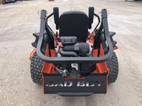 Cortadora de Césped Industrial de Alta Calidad, Marca Bad Boyy, Modelo 7200, con Giro Cero