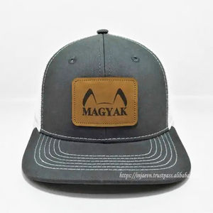 Chapeaux de camionneur noirs avec logo brodé en cuir, chapeaux de camionneur dos en maille de haute qualité - Product Image 1