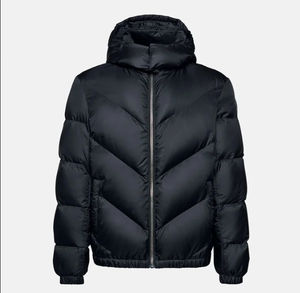 Chaqueta acolchada ligera y transpirable diseñada para una protección cálida y aislada que ofrece comodidad duradera durante el frío invierno. - Product Image 2