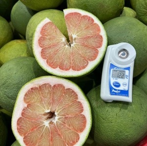 True Fruits_ <strong>Pomelo</strong>: Green Skin with Pink Flesh Inside Sweet Taste High Quality for Export Origin Vietnam