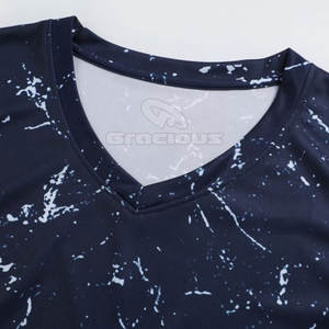 Ensemble d'uniformes de basketball respirants pour hommes grandes tailles fabriqués au Pakistan, couleurs personnalisées, shorts par sublimation, 100 % polyester, haute qualité - Product Image 4