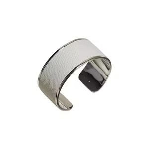 Anneau de serviette en aluminium de qualité supérieure, fait à la main, porte-mouchoirs design, finition argentée, anneau de serviette très vendu - Product Image 4