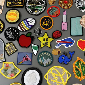 ป้ายปัก3D แบบรีดติดเสื้อออกแบบโลโก้ได้ตามต้องการแผ่นผ้าปักลายดอกไม้เป็นจำนวนมากแผ่นติดเลื่อมเสื้อผ้าว่างเปล่า - Product Image 1