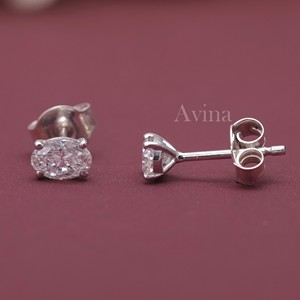 Boucles d'oreilles clous ovales en diamant de laboratoire certifié IGI, or 18 carats, mini-diamant taille ovale solitaire - Product Image 3
