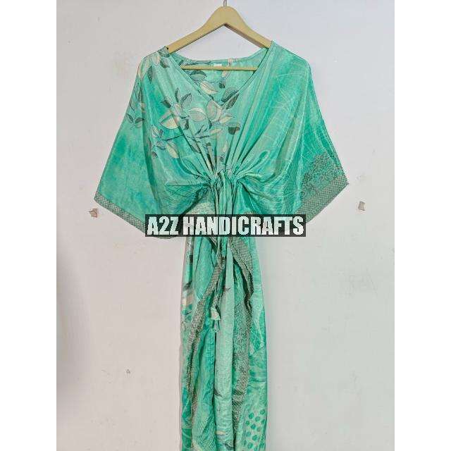 มีสีเขียวขุ่น