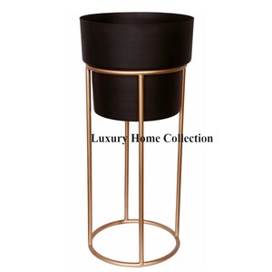 Metal resistente con recubrimiento en polvo de color negro más demandado con soporte elegante chapado en oro para macetas y macetas de exhibición de flores - Product Image 2