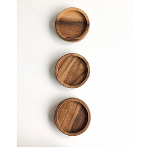 Fabrication de sous-verres ronds en bois d'acacia à bon prix vaisselle cadeau de pendaison de crémaillère fabriquée à la main du Vietnam - Product Image 2