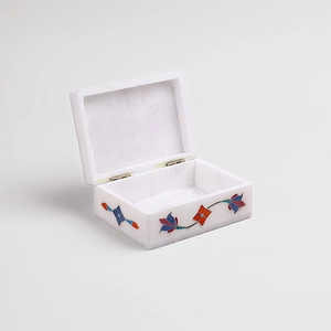 Boîte à bijoux artisanale en marbre avec incrustations florales, durable et multicolore - Product Image 4
