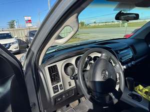 Camioneta Usada Toyota Tundra SR5 2019, 5.7L V8, 4WD, Doble Cabina, Paquete Todoterreno TRD, en Venta - Product Image 2