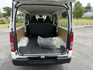 SUPER LIMPIO Coche Usado 2025 Toyota <span class=keywords><strong>Regius</strong></span> Ace 2.8D DX GL Paquete Van 4 Puertas AT 2WD Coches Usados Listos para Enviar a Todo el Mundo - Product Image 4