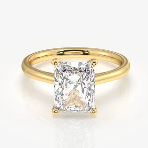 Anillo de Compromiso Clásico con Diamante Moissanite de Corte Radiante, Anillo de Bodas Clásico de Plata de Ley - Product Image 1