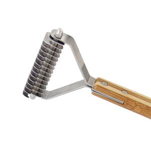 Outil professionnel de démêlage pour animaux de compagnie en bois de rose et de plage Peigne de râteau pour chien et chat pour le toilettage et la perte - Product Image 4