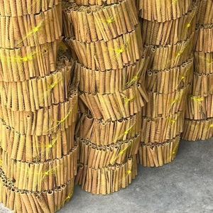 Placez la cannelle de qualité supérieure dans des pochettes <span class=keywords><strong>en</strong></span> filet, mettez-<span class=keywords><strong>les</strong></span> dans des cartons et arrangez-<span class=keywords><strong>les</strong></span> de manière soignée et attrayante. - Product Image 5