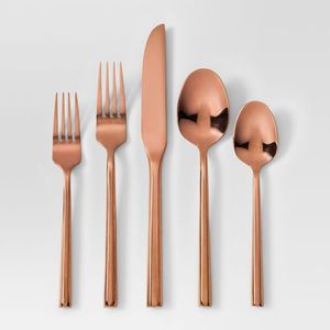 Hermosos cubiertos de acero y latón hechos a mano con detalles intrincados para agregar un toque único a los espacios de comedor - Product Image 3