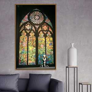 Impression sur toile pour les amateurs de graffitis : Art urbain romantique, toile encadrée dorée - Product Image 1