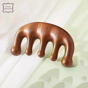 Peigne Gua Sha en bois de santal fait à la main en gros masseur facial à dents larges pour le massage du corps de la tête et des jambes - Product Image 4