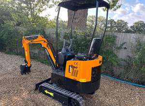 LIVRAISON GRATUITE Mini-excavatrice JPC H12 12 CV avec cabine ouverte, lame de bulldozer avant, bras oscillant, homologuée EPA CE, pouce hydraulique auxiliaire - Product Image 3