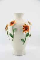 Les vases en céramique les plus vendus célèbrent l'histoire culturelle en écho aux traditions de la poterie anciennes de tous les continents.