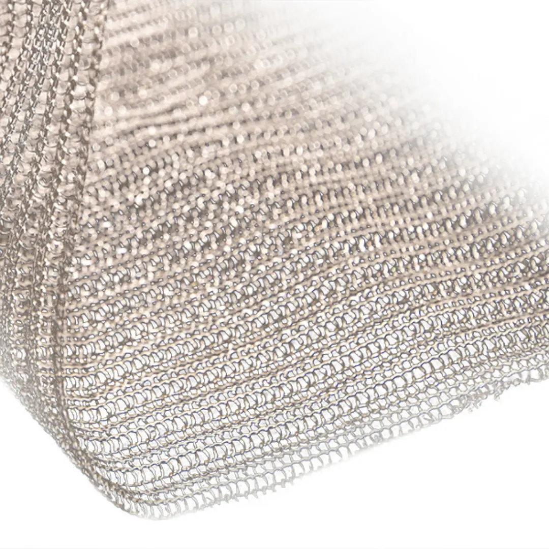 Non-structural soft metal mesh sewable for curtains, layered in glass or used for the covering of furnishing accessories.
