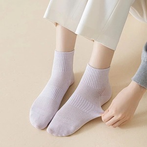 Chaussettes de sport de haute qualité pour hommes et unisexes, chaussettes habillées d'automne, logo personnalisé, mélange de coton, design de couleur personnalisé, résistance aux accrocs, ODM - Product Image 4