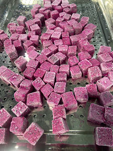 Cubos de Fruta del Dragón Vietnamita Roja y Blanca Congelados, la Mejor Calidad, Envasados al Vacío en Agua - Product Image 2