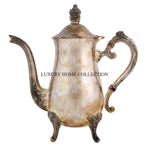 Tetera única de latón vintage con superficie pulida y un intrincado diseño hecho a mano para una lujosa ceremonia del té. - Product Image 2