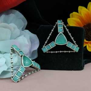 Boucles d'oreilles en métal de haute qualité avec pierre Moissanite étincelante élégance moderne avec éclat intemporel pour toutes les occasions - Product Image 5