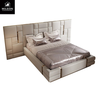 Nouveau style de villa moderne Tête de lit large Mobilier de chambre à coucher design Ensemble de chambre à coucher de luxe rembourré en tissu Personnalisation de l'hôtel