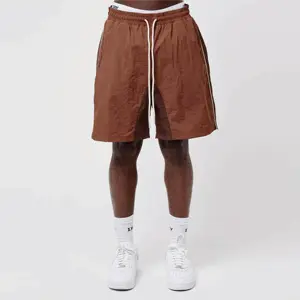 2024 Short de bain pour hommes sur mesure de haute qualité avec doublure en maille Short de plage en polyester 100% pour hommes sortes de couleurs - Product Image 1