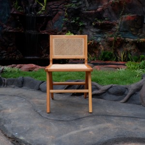เก้าอี้รับประทานอาหารของ Antony ทำจากไม้สักแข็งพร้อมที่นั่งหวายธรรมชาติและพนักพิงสำหรับรับประทานอาหารในร่มและกลางแจ้ง - Product Image 2