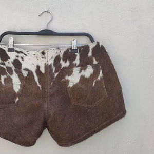 กางเกงขาสั้นหนังวัวสำหรับผู้ชายสีพื้นย้อมสีล้วนสำหรับใส่กลางแจ้งสีพื้นสไตล์ใหม่ออกแบบได้ตามต้องการสำหรับฤดูร้อน - Product Image 3