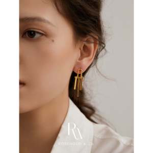 Orecchini pendenti alla moda in oro con design a barra bilanciata - Product Image 6