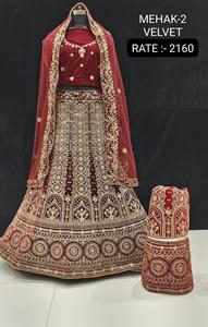 Design moderne fait à la main personnalisé couleur rouge velours Lehenga Choli brodé travail pour bride accessoires et fête de indien - Product Image 3
