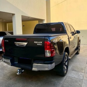Camioneta Pickup Toyota Hilux Seminueva Diésel 4x4 de Alto Rendimiento con Volante a la Derecha, Asientos de Piel y Cámara — En Stock para Envío Rápido - Product Image 5