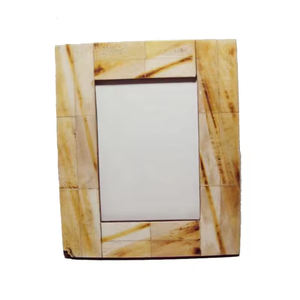 Cadre photo personnalisé en incrustation d'os de couleur naturelle à motif bleu ciel fabriqué à la main artisanat naturel pour une famille mémorable - Product Image 3