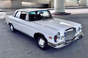 Mercedes-Benz 280SE 3.5 Coupé de 1970, Usado en Buen Estado, Versión Europea, con Título de California, Transmisión Manual de 4 Velocidades - Product Image 3